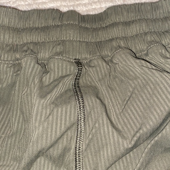 Lulu Lemon shorts - Picture 5 of 8